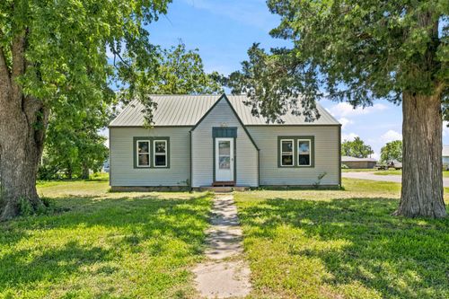 419 W Main St, Pretty Prairie, KS, 67570-8748 | Card Image