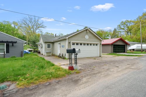 50761 W Bay Rd, Dowagiac, MI, 49047-8906 | Card Image
