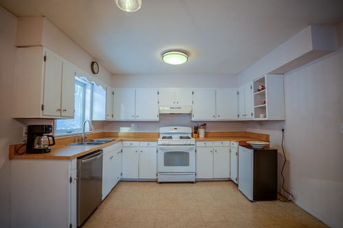 138 Pine Ridge Cir, Lyndonville, VT, 05851-9087 | Card Image