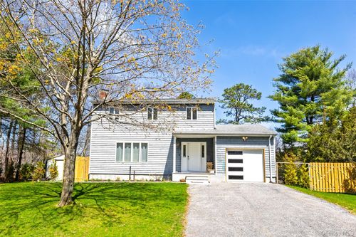 371 S River Rd, Calverton, NY, 11933-9778 | Card Image