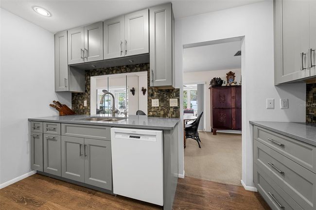 7460 W Country Club Dr N, Condo with 2 bedrooms, 2 bathrooms and null parking in Sarasota FL | Image 17
