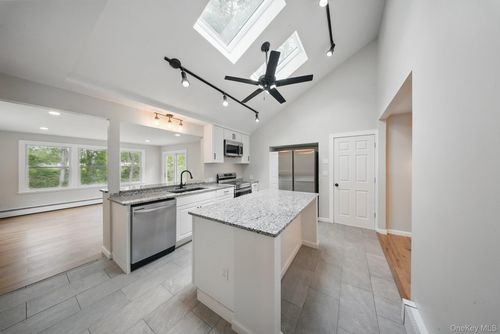 37 Roslyn St, Ellenville, NY, 12428-2321 | Card Image