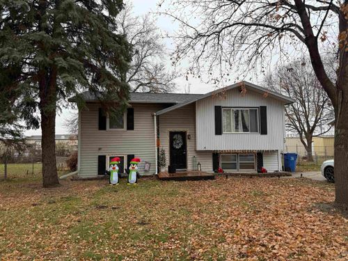 934 Rice Dr, Vermillion, SD, 57069-1102 | Card Image