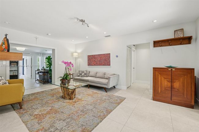 441 Sw 27 Th Rd, House other with 4 bedrooms, 4 bathrooms and null parking in Miami FL | Image 4