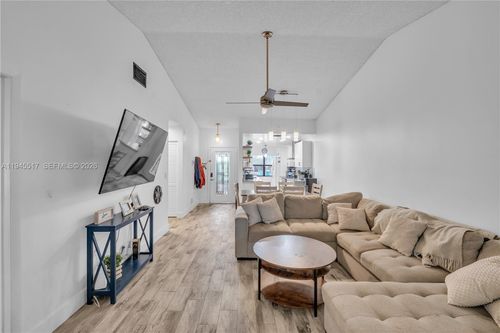 8202 Nw 100th Dr, Tamarac, FL, 33321-1212 | Card Image