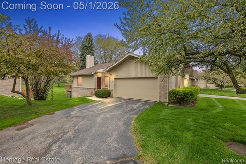 1932 Valley Ln, Lake Orion, MI, 48360-1870 | Card Image