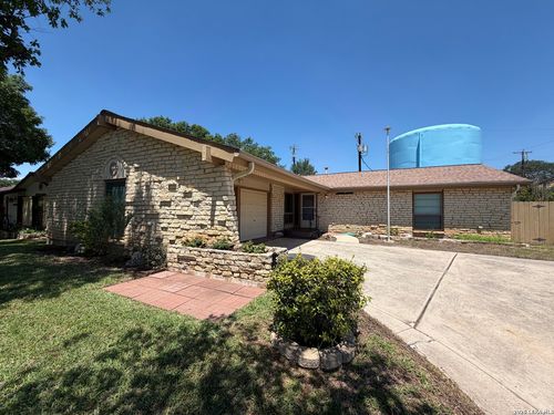 7821 Village Oak Dr, Live Oak, TX, 78233-2546 | Card Image