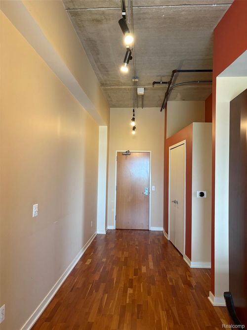 unit-602-350 N Main St, Royal Oak, MI, 48067-4124 | Card Image