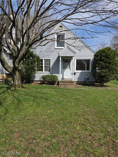 582 Roxbury Ave, Youngstown, OH, 44502-2535 | Card Image