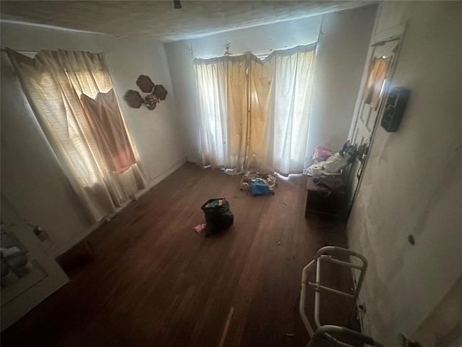 Den | Image 7