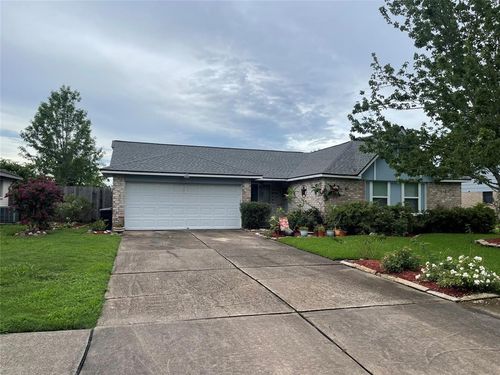 813 Camelot Ln, Friendswood, TX, 77546-3510 | Card Image