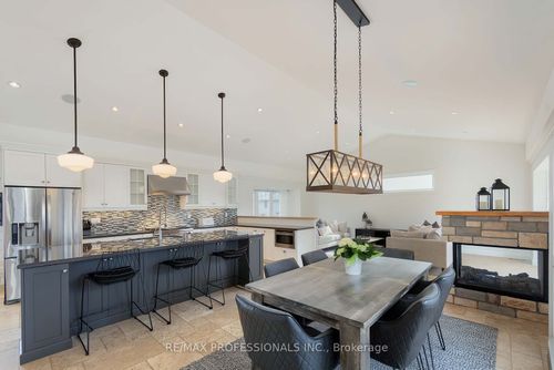321 Wendy Lane, Oakville, ON, L6L4P9 | Card Image