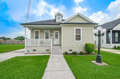 2217 Angela Ave, Arabi, LA, 70032-1407 | Card Image