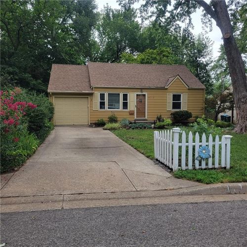 4813 Canterbury Rd, Roeland Park, KS, 66205-1618 | Card Image