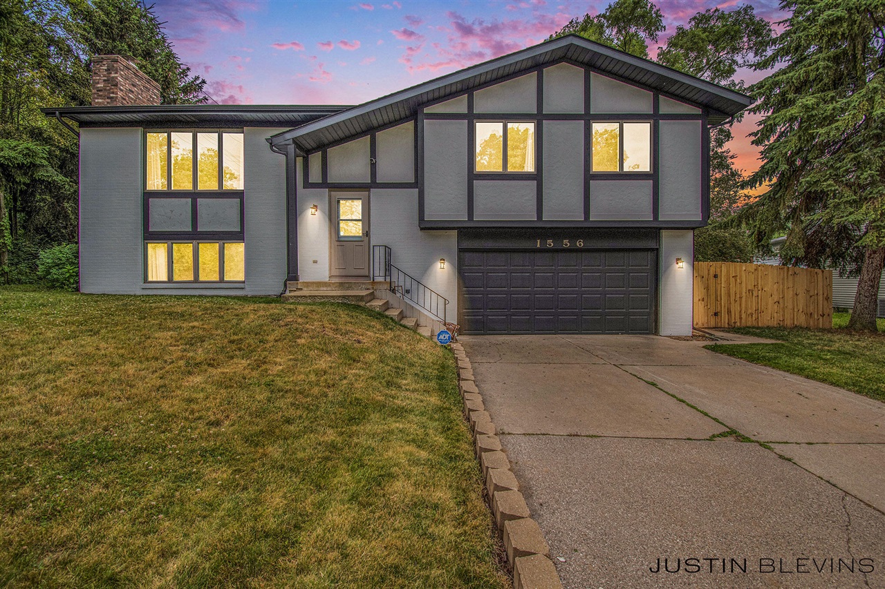 Belmar Dr, Grand Rapids, MI 49508