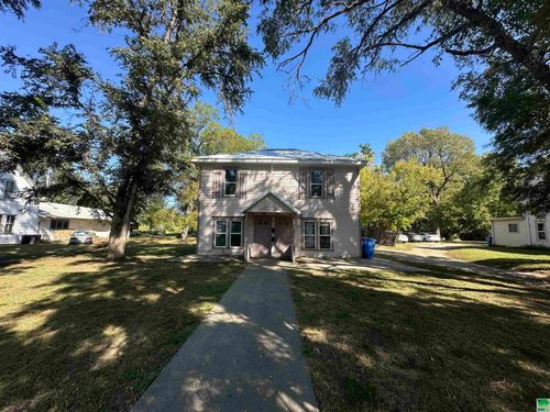 105/107 Dartmouth, Vermillion, SD, 57069-0105 | Card Image