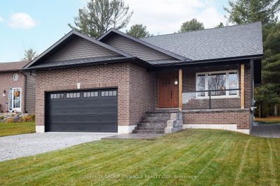 43 Birch Cres, House other with 2 bedrooms, 2 bathrooms and 6 parking in Bobcaygeon ON | Image 2