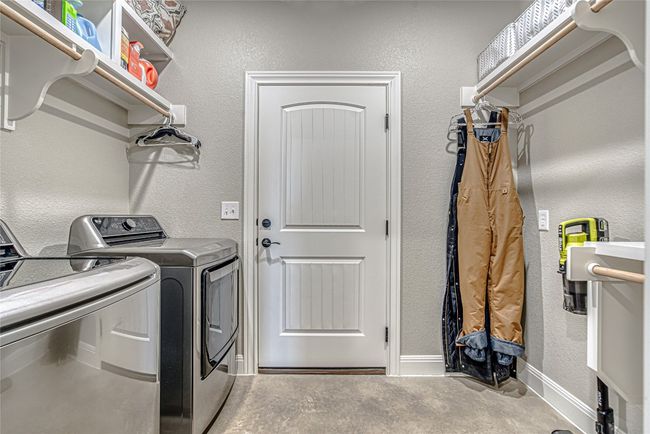 Oversized laundry room | Image 16