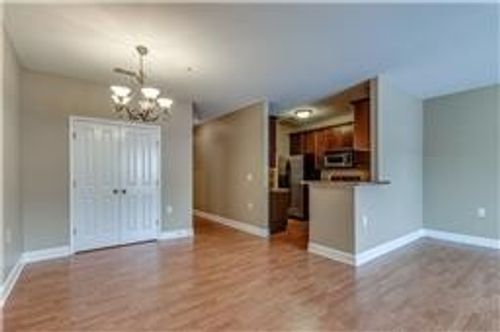 e205-7009 Lenox Village Dr, Nashville, TN, 37211-7162 | Card Image