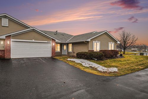 25555 Park Ln, Shorewood, MN, 55331-3394 | Card Image