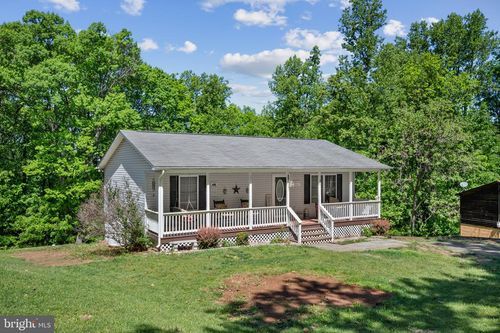 407 Freeze Rd, LINDEN, VA, 22642-5527 | Card Image