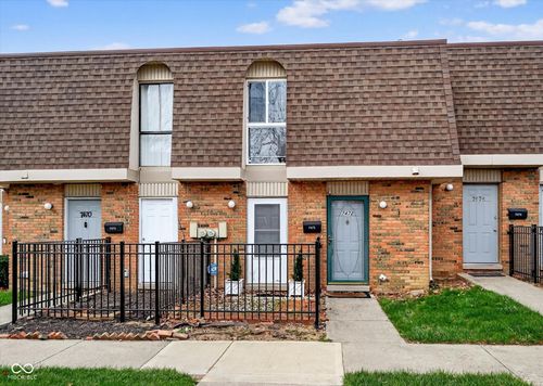 7472 Country Brook Dr, Indianapolis, IN, 46260-3400 | Card Image