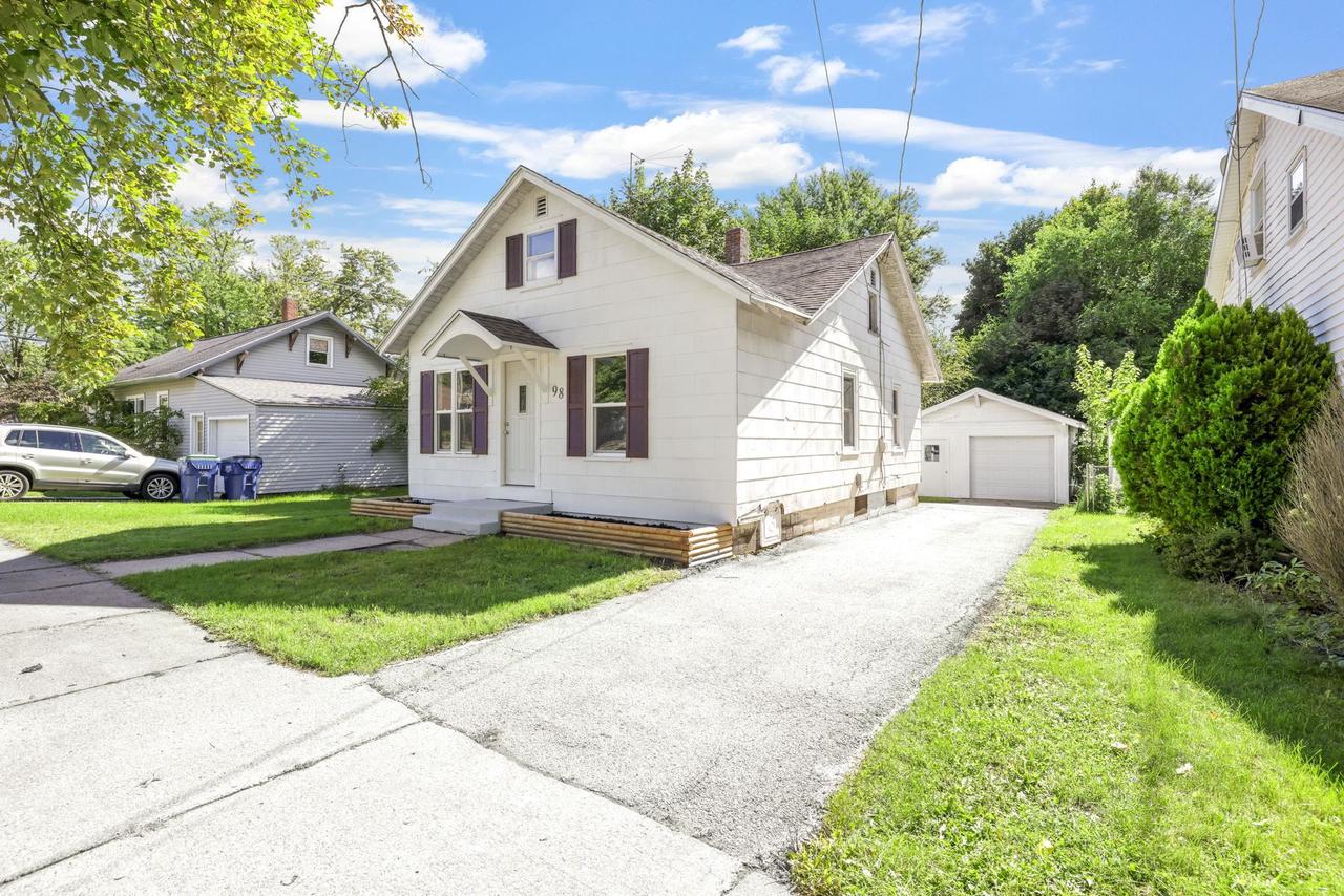 Anne St, Clintonville, WI 54929