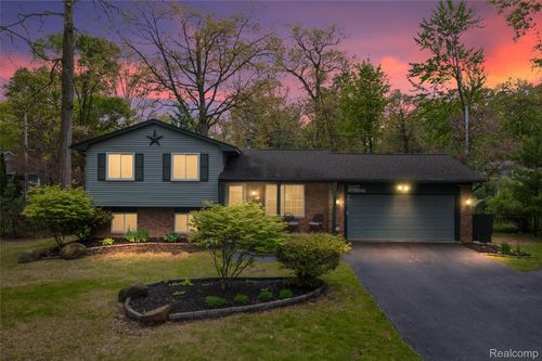 3600 Woodview Ave, West Bloomfield, MI, 48324-2668 | Card Image