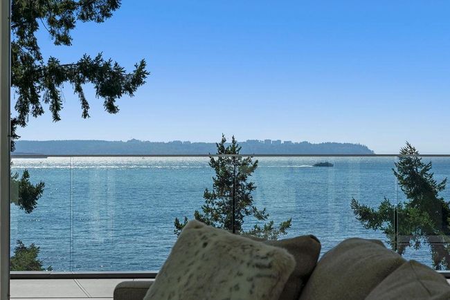 4580 Marine Drive, House other with 5 bedrooms, 5 bathrooms and 5 parking in West Vancouver BC | Image 3
