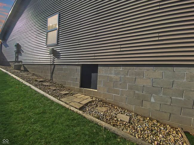 Crawlspace entrance | Image 12