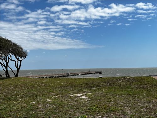 18 Royal Oaks Cir, Rockport, TX, 78382 | Card Image