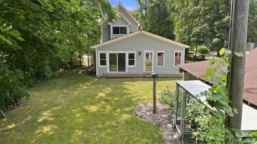 79 Dennison St, Oxford, MI, 48371-4814 | Card Image