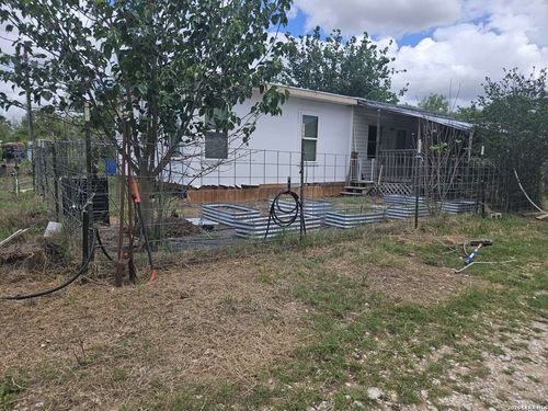 255 County Road 668, Devine, TX, 78016-4630 | Card Image