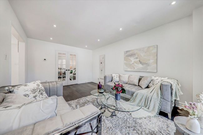 1579 Heathside Cres, House other with 7 bedrooms, 6 bathrooms and 4 parking in Pickering ON | Image 7