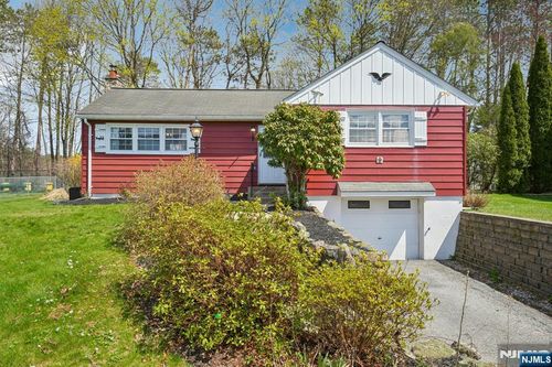 9 Cottonwood Ct, Hardyston, NJ, 07460-1207 | Card Image