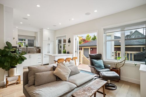 {{alt}} | Card Image