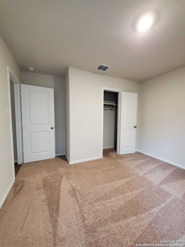 153 Middle Green Loop, House other with 3 bedrooms, 2 bathrooms and null parking in Floresville TX | Image 7