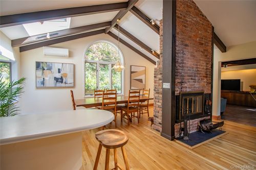 22 Meadowood Ct, Huntington, NY, 11743-3829 | Card Image