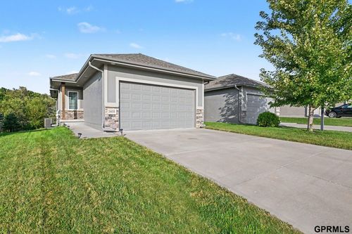 16058 C W Hadan Dr, Bennington, NE, 68007-5623 | Card Image
