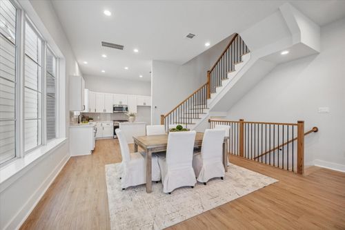 1037 W 17th St, Houston, TX, 77008-3435 | Card Image