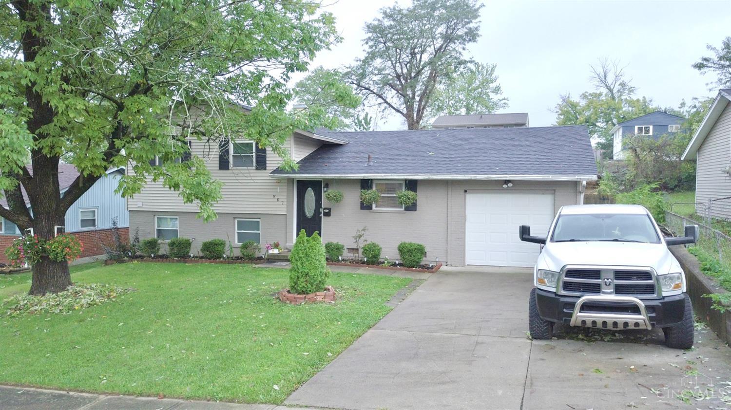 Glasgow Dr, Cincinnati, OH 45240