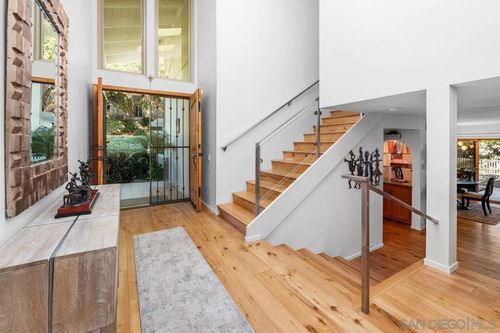 2047 Caminito Circulo Norte, La Jolla, CA, 92037 | Card Image