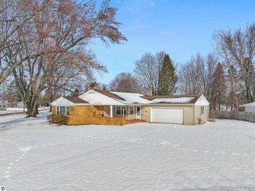 616 Lake Shore Dr, Cadillac, MI, 49601-1745 | Card Image