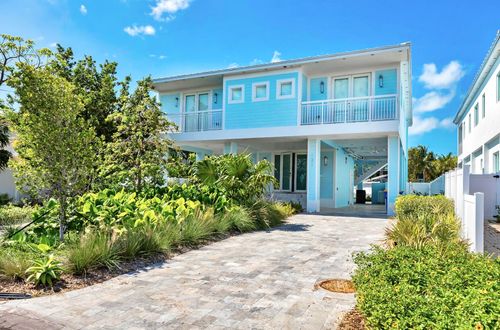 121 Lake Rd, Tavernier, FL, 33070-2220 | Card Image
