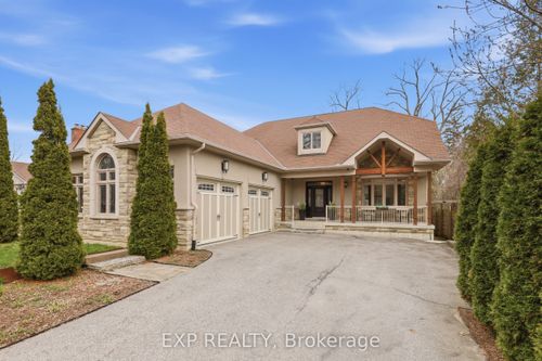 583 Park Crescent, Pickering, ON, L1W2E1 | Card Image