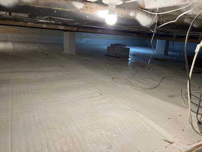 Crawl Space Accessed from Garage | Image 28