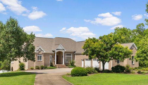 101 E Meadow Hill Dr, Florence, AL, 35633-1057 | Card Image