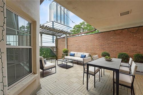 305-3649 Peachtree Rd Ne, Atlanta, GA, 30319-1286 | Card Image