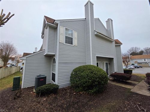 814 Gable Way, Virginia Beach, VA, 23455-6220 | Card Image