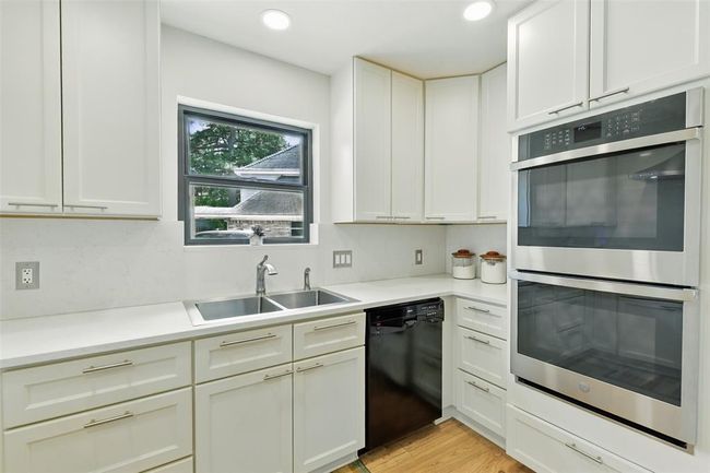 There is also a double basin sink and double oven in the kitchen. | Image 6